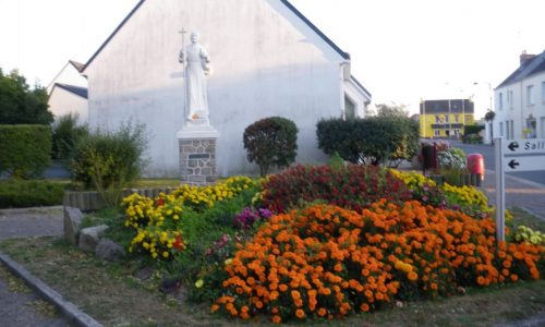 fleurissement de la ville st reinre de bretaggne.jpg